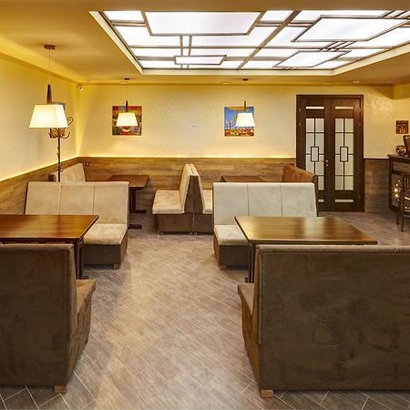 Three Crowns Hotel Lviv Exterior photo