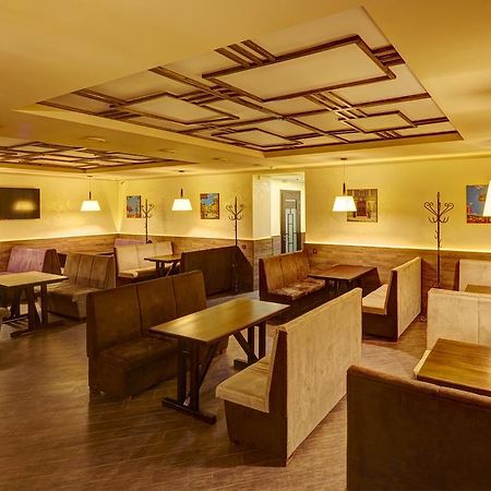 Three Crowns Hotel Lviv Exterior photo