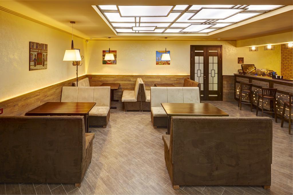 Three Crowns Hotel Lviv Exterior photo