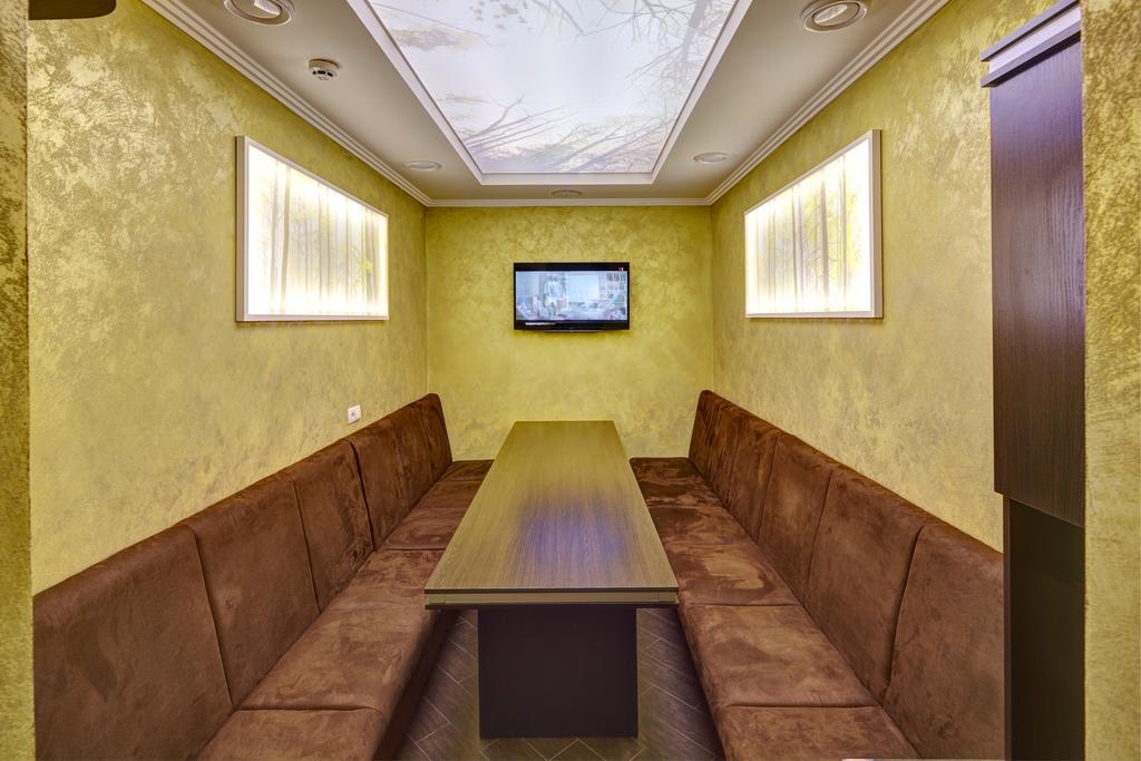 Three Crowns Hotel Lviv Exterior photo