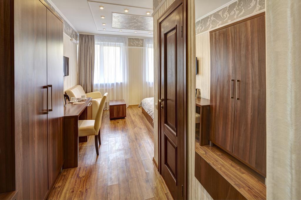 Three Crowns Hotel Lviv Room photo