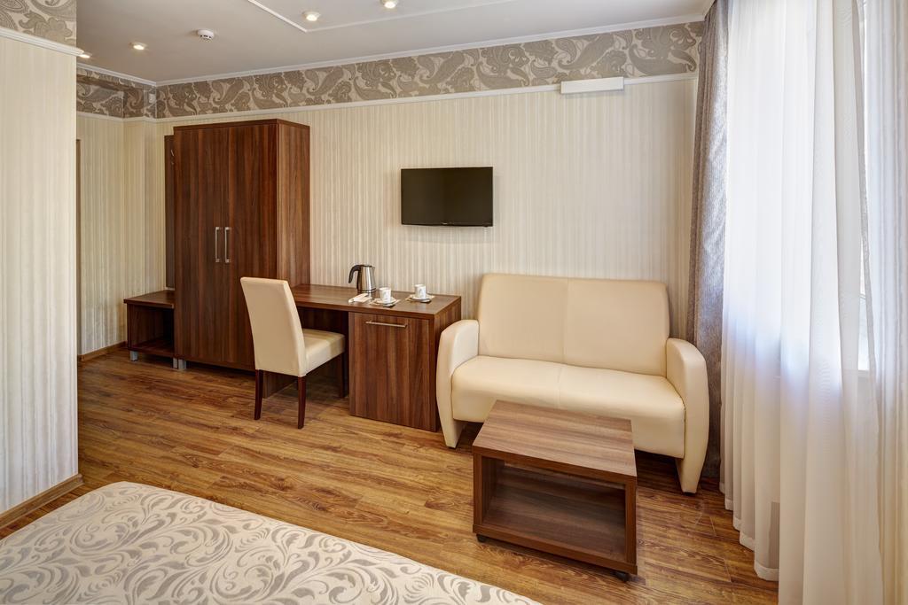 Three Crowns Hotel Lviv Room photo