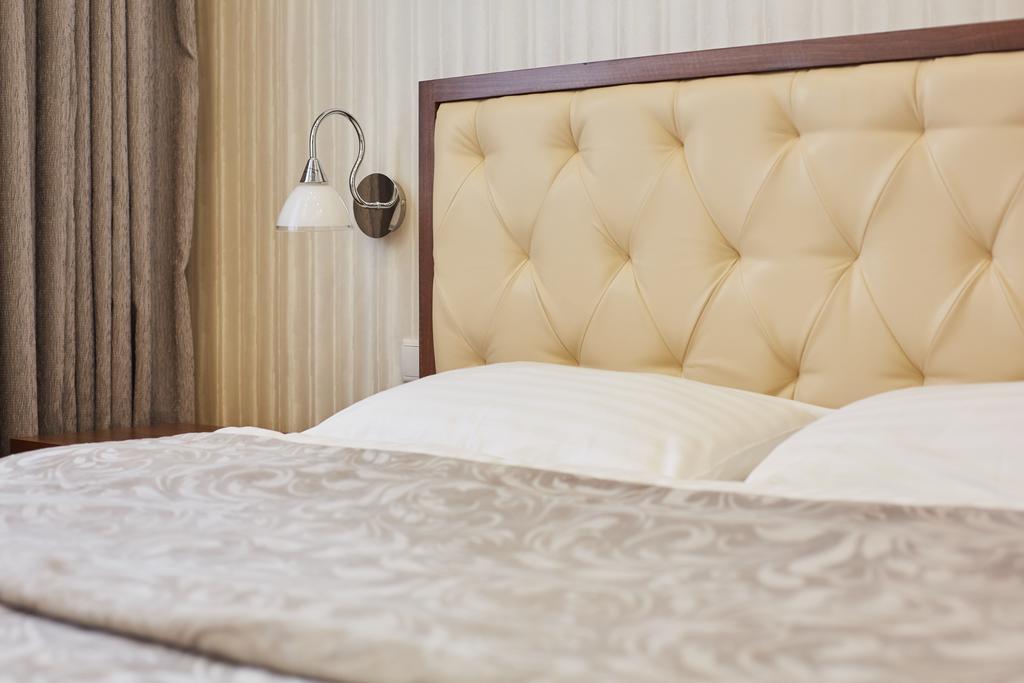 Three Crowns Hotel Lviv Room photo