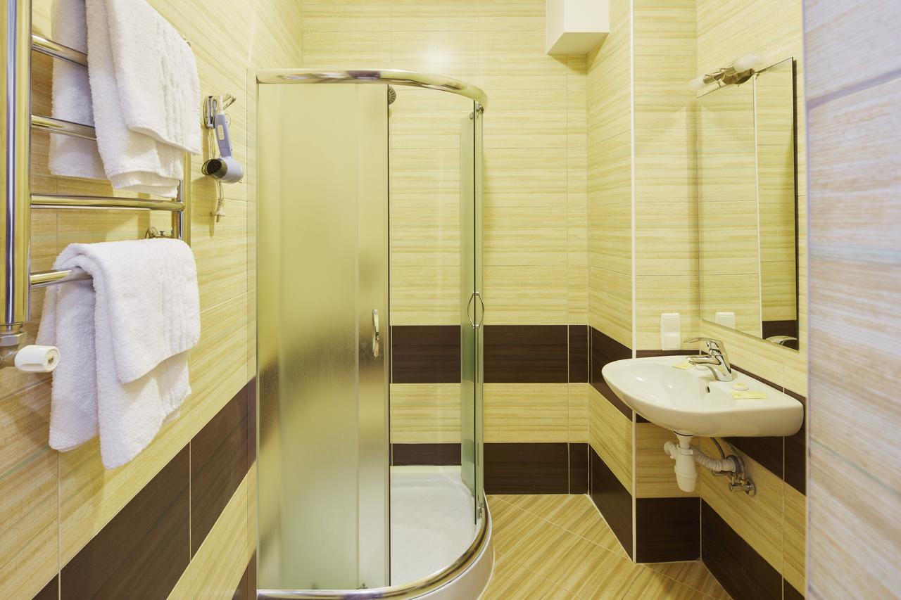 Three Crowns Hotel Lviv Room photo